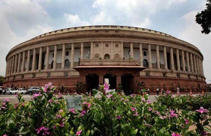 संसद में पराली पर अंग्रेजी में चर्चा: ‘‘किसान हैरत में कि आरोप लगाया या दी शाबाशी