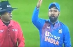 VIDEO: मैच के दौरान थर्ड अंपायर से बड़ी चूक, भड़के रोहित शर्मा ने इस तरह निकाली भड़ास