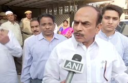 Telangana: रेप व कत्‍ल पर बोले मंत्री- श‍िक्ष‍ित थी, बहन के बजाय 100 नंबर पर करना चाहिए था कॉल; फजीहत हुई तो दी सफाई