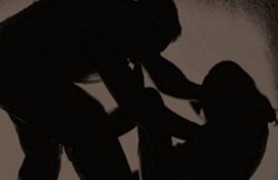 गुजरात: खाना देने आई बहू को खेत में खींचकर किया बलात्कार, फिर दी अंजाम भुगतने की धमकी! आरोपी ससुर फरार