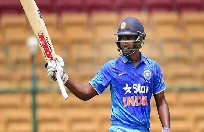 संजू सैमसन को फैंस की सलाह, टीम में जगह बनानी है तो KL Rahul की तरह अनुष्का के शॉपिंग बैग पकड़ना सीखो
