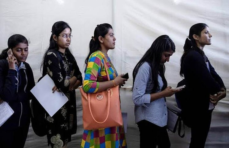 Sarkari Naukri: रेलवे, मंत्रालय, सेना, प्रशासन समेत इन विभागों में निकली हैं सरकारी नौकरी