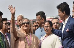 डे-नाइट टेस्ट: एयरपोर्ट से सौरव गांगुली संग ईडन गार्डंस पहुंचीं शेख हसीना, ‘मर्दानी’ रानी मुखर्जी भी देख रहीं पिंक बॉल मुकाबला