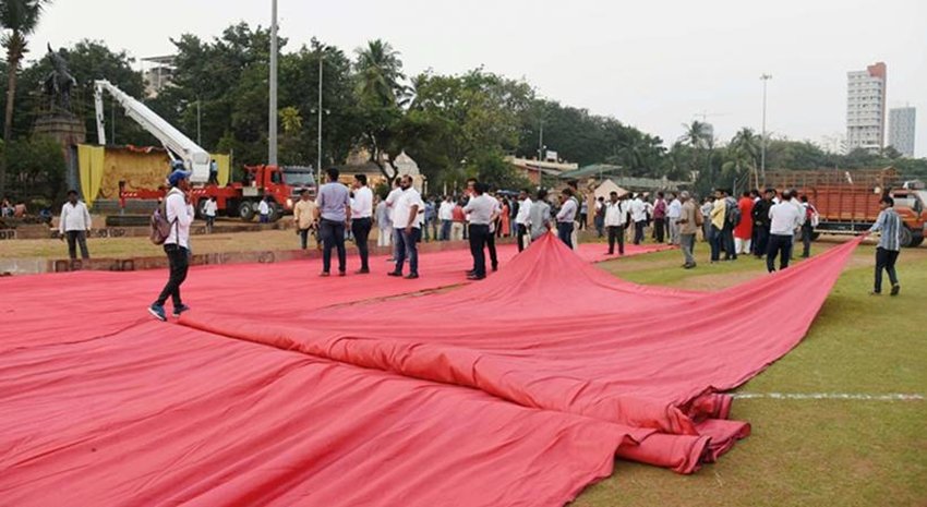 उद्धव ठाकरे के शपथ ग्रहण समारोह में कांग्रेस अध्यक्ष सोनिया गांधी समेत, ममता बनर्जी और स्टालिन जैसे तमाम नेताओं को निमंत्रण भेजा गया है।