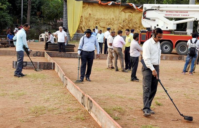 शपथ ग्रहण समारोह में तमाम वीवीआईपी लोगों के आने के कारण वहां पर सुरक्षा भी चाक चौबंद की गई है।