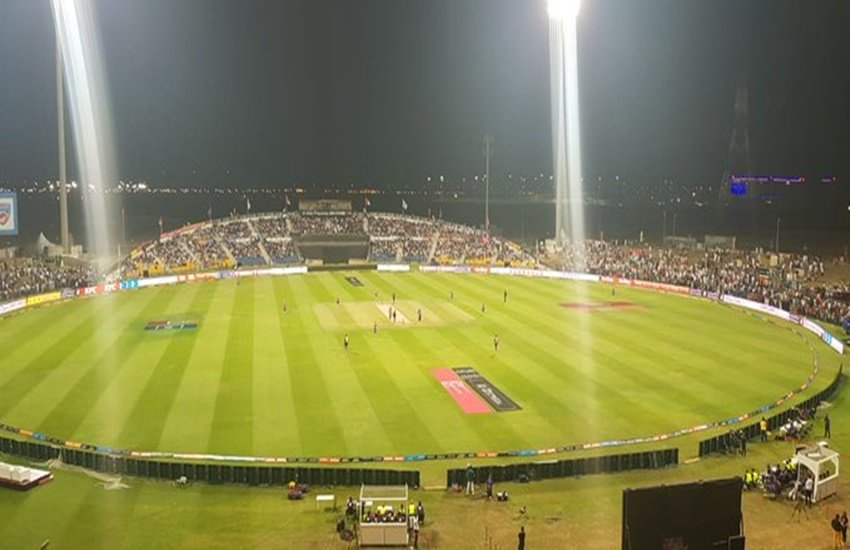 Maratha Arabians vs Qalandars T10 Playing 11, T10 League 2019 Live Score Updates: मराठा अरेबियंस और कलंदर्स के बीच रोमांचक मुकाबले की उम्मीद।
 Maratha Arabians vs Qalandars T10 Playing 11, T10 League 2019 Live Score Updates: मराठा अरेबियंस और कलंदर्स के बीच रोमांचक मुकाबले की उम्मीद।