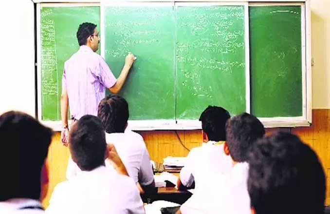 BHU विवाद के बीच बंगाल के इस मुस्लिम प्रोफेसर ने कहा- संस्कृत सभी भाषाओं की जननी, धार्मिक पहचान का मतलब नहीं