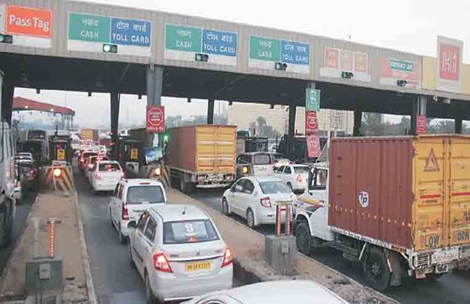 एक और नियम! बिना FASTag टोल प्लाजा से निकले तो लगेगा दोगुना जुर्माना