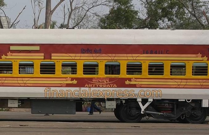 IRCTC, Indian Railway ने बिहार जानेवाली इस ट्रेन को किया अपग्रेड, 550 सीटें और कोच की संख्या बढ़ाई गईं, ट्रेन का नाम भी बदला