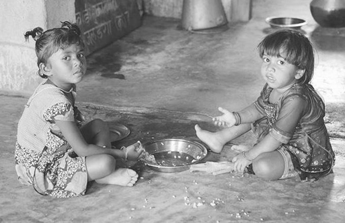 राजनीति: भुखमरी के शिकार आदिवासी