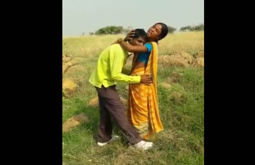 lata mangeshkar, lata mangeshkar song, lata mangeshkar health, lata mangeshkar news, lata mangeshkar latest news, salman khan, maine pyar kiya, viral video, couple romantic dance, ata mangeshkar health news, lata mangeshkar mumbai hospital, lata mangeshkar today news