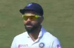 VIDEO: कोहली ने दर्शकों से कहा- शमी को सपोर्ट करो, फिर भारतीय गेंदबाज ने झटक लिए 2 गेंद पर 2 विकेट