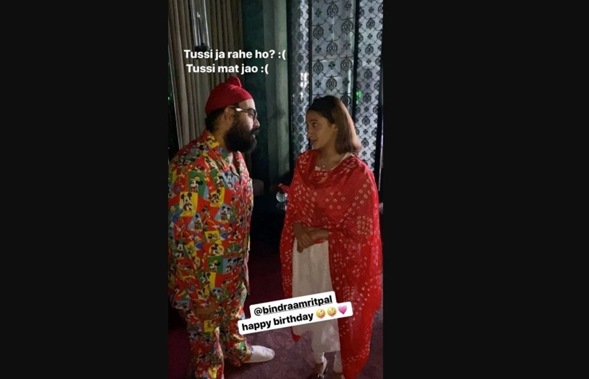 आकांक्षा रंजन कपूर कुछ कुछ होता है के अंजलि के गेटअप में तो बर्थडे बॉय अमृतपाल सिंह बिंद्रा भी इसी फिल्म के एक किरदार के लुक में कुठ यूं नजर आए। (Photo: Akanksha Ranjan Kapoor/Instagram)