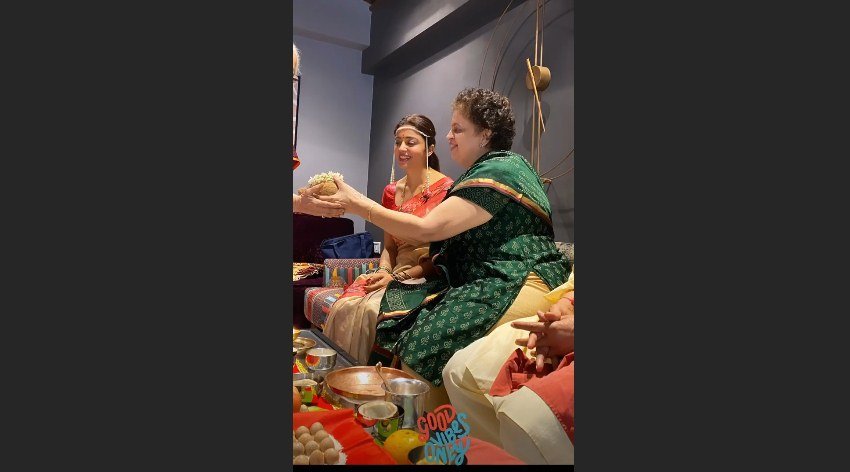 अपनी शादी पर मीडिया से बात करते हुए नेहा पेंडसे ने कहा- मैं लाइफ के इस फेज में काफी खुश हूं। मैं अपने सपनों के राजकुमार से शादी कर रही हूं। मैं नई और शानदार फैमिली में जा रही हूं।