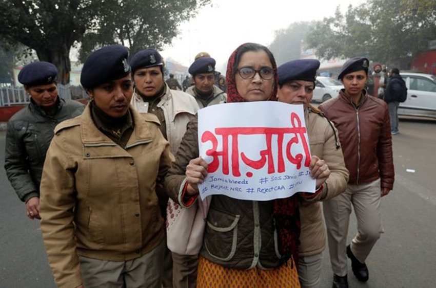 प्रदर्शन को देखते हुए दिल्ली प्रभावित इलाकों में करीब 14 मेट्रो स्टेशनों को बंद रखा गया गया। (Photo:REUTERS/Adnan Abidi)