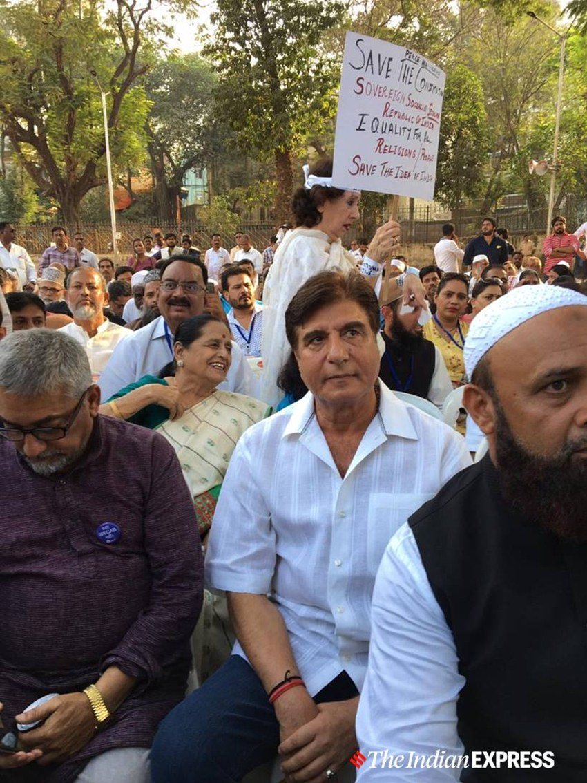 राज्यसभा सांसद और एक्टर राज बब्बर ने भी अगस्त क्रांति मैदान में हुए प्रोटेस्ट में हिस्सा लिया। (Express photo by Benita Fernando)
