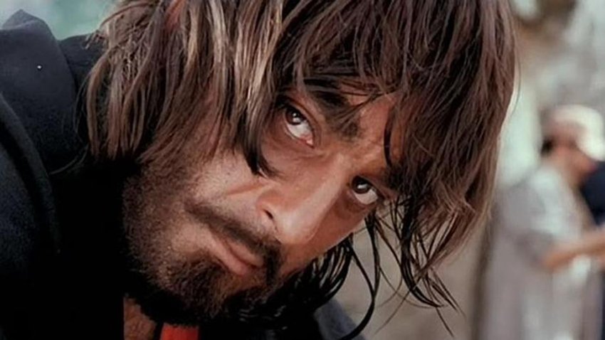 खलनायक(1993) में संजय दत्त ने बल्लू नाम का किरदार निभाया था।
