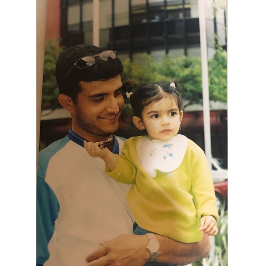 सना गांगुली की उम्र 18 साल है और उनका जन्म 3 नवंबर 2001 को कोलकाता के बेहाला में हुआ था।