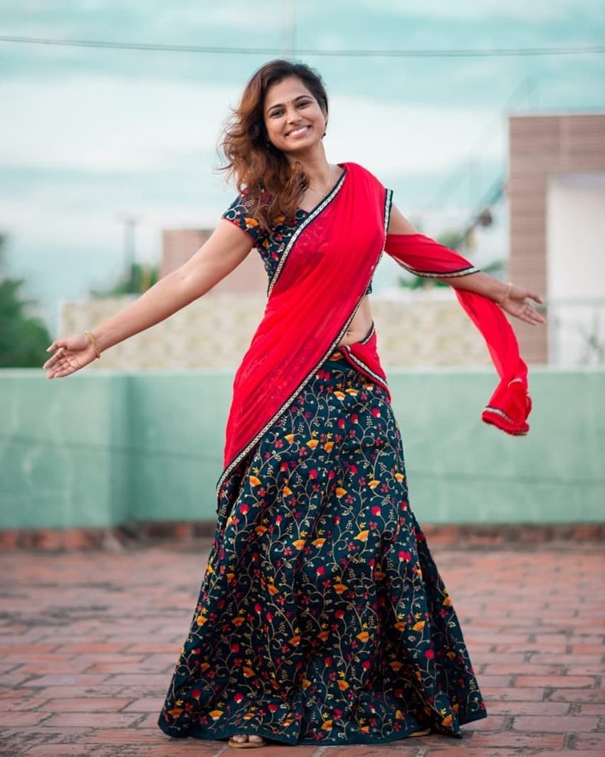 कुछ आसामाजित तत्वों ने उनकी फोटोज के साथ छेड़छाड़ कर उनकी सेमी न्यूड तस्वीरें बना वायरल कर दी हैं।