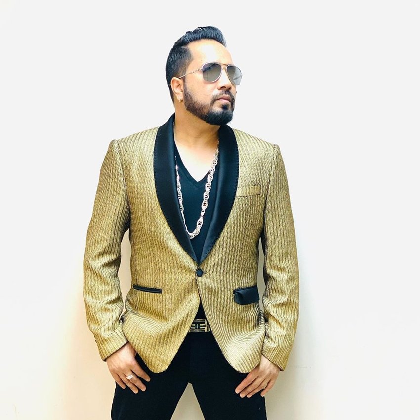 यह कस्टमाइज्ड डायमंड रॉलेक्स घड़ी जब मीका ने खरीदी थी उस वक्त ये भारत में सिर्फ 10 लोगों के पास ही थी।