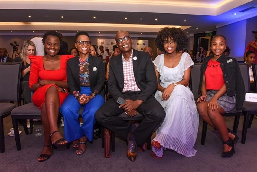 जोजिबिनी अपनी तीन बहनों में सबसे बड़ी हैं। वह अपने परिवार के बेहद करीब हैं। मॉडलिंग के दौरान उन्हें हमेशा उनके परिवार का सपोर्ट मिलता रहा है।