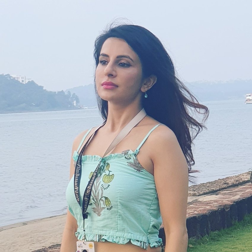 Bigg Boss 13 कंटेस्टेंट सिद्धार्थ शुक्ला की ऑनस्क्रीन बहन ने बिकिनी में दिखाए कर्व्स, फोटोज वायरल