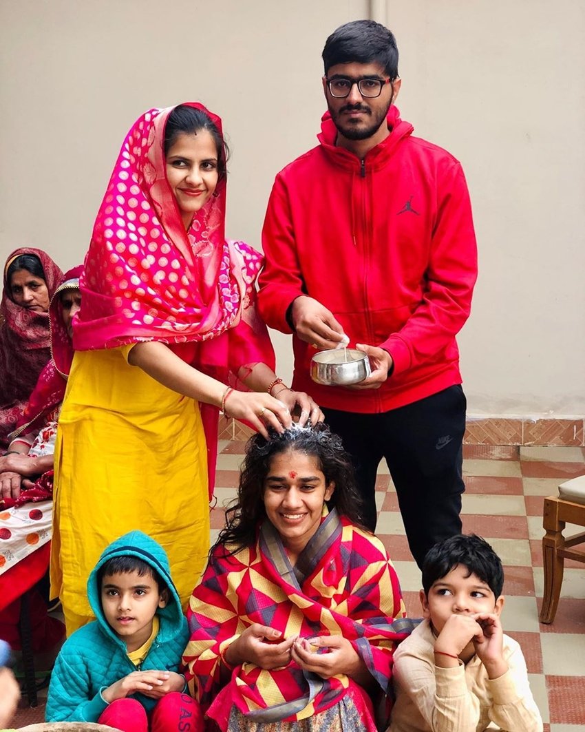 बबीता की शादी साधारण हिंदू रीति रिवाजों के साथ संपन्न हुई।