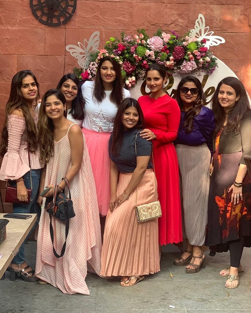 प्री-वेडिंग फंक्शन में सानिया और अनम के करीबी लोग मौजूद रहे।