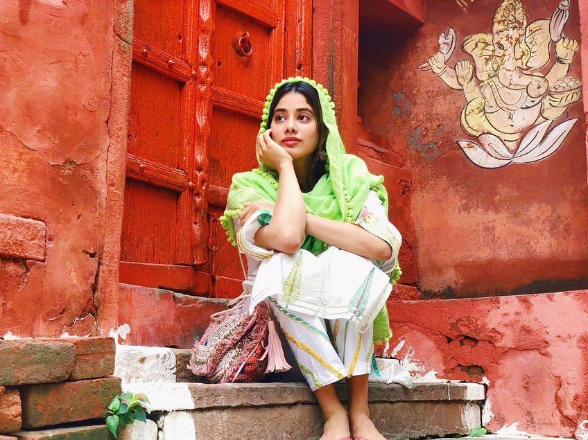 सिर्फ एक फिल्म के बावजूद भी उनकी तगड़ी फैन फॉलोइंग बन चुकी है।