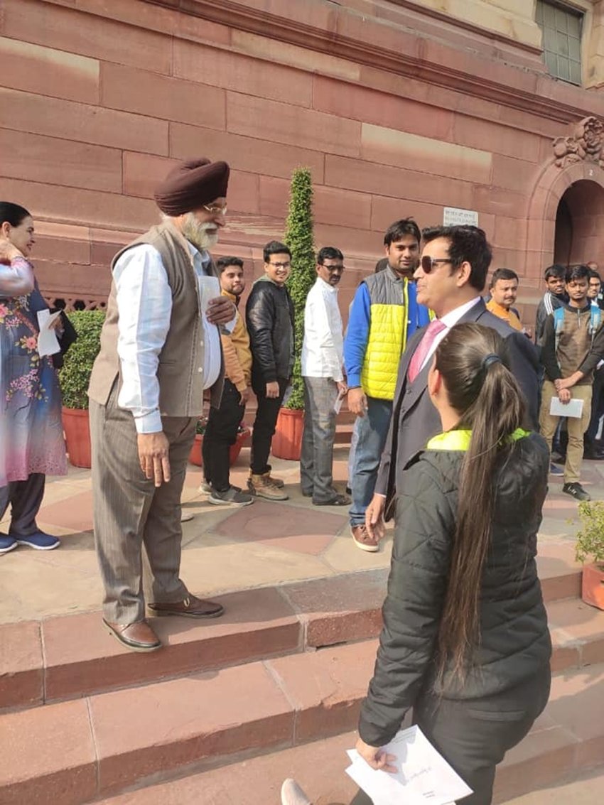 करीब 50 साल के हो चुके रवि किशन अपनी फिटनेस का खास ध्यान रखते हैं। वह आए दिन अपने इंस्टाग्राम पर वर्कआउट वीडियोज शेयर करते रहते हैं।