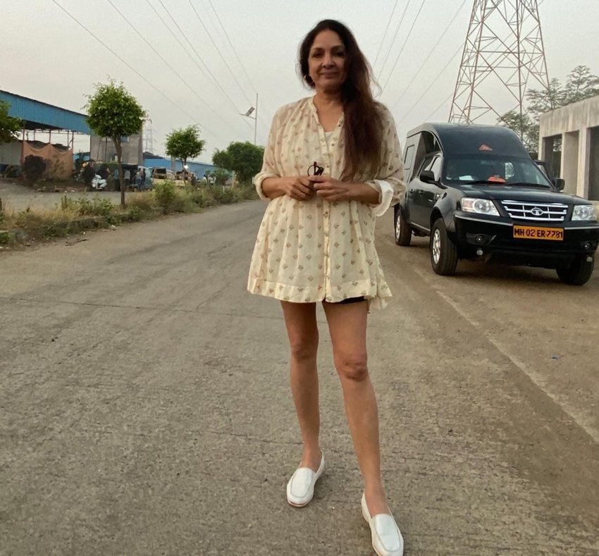 हाल ही में नीना गुप्ता की यह तस्वीर काफी वायरल हुई थी। इसमें वह शॉर्ट फ्रॉक में नजर आ रही हैं।