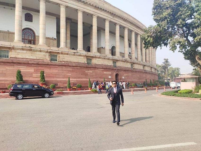 रवि किशन ने सक्रीय राजनीति में आने के बाद भी फिल्मों में काम करना बंद नहीं किया है। रवि किशन का कहना है कि जब तक उनके फैंस उनकी फिल्मों को पसंद करते रहेंगे वह एक्टिंग करते रहेंगे।