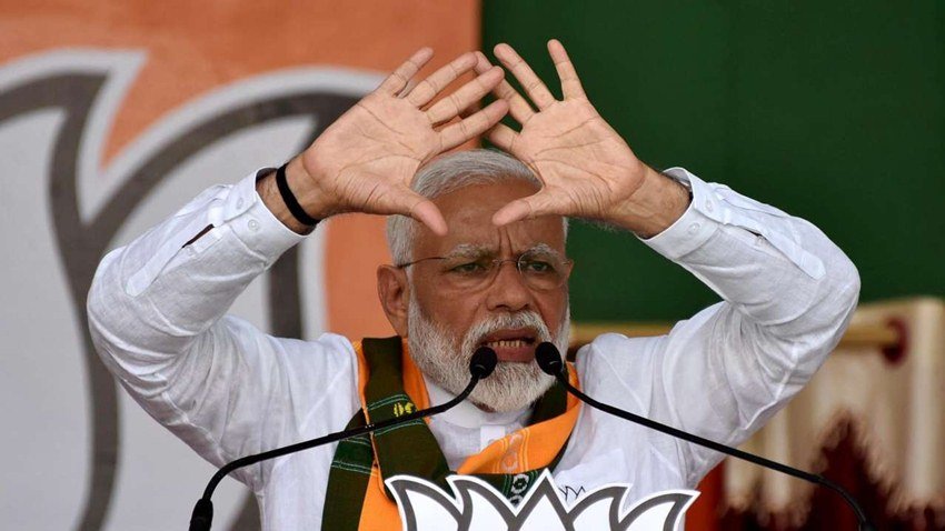 साल 2014 में बतौर पीएम उम्मीदवार नरेंद्र मोदी ने गुजरात दंगों के लिए माफी मांगने से जुड़े सवाल पर कहा था- ‘अगर इन आरोपों में रत्ती भर भी सच्चाई है तो मैं महसूस करता हूं कि भारत के उज्ज्‍वल भविष्य और परंपरा के लिए मोदी को चौराहे पर फांसी पर चढ़ा देना चाहिए। सजा ऐसी होनी चाहिए कि आने वाले 100 बरस में किसी को ऐसा अपराध करने का साहस न हो।'