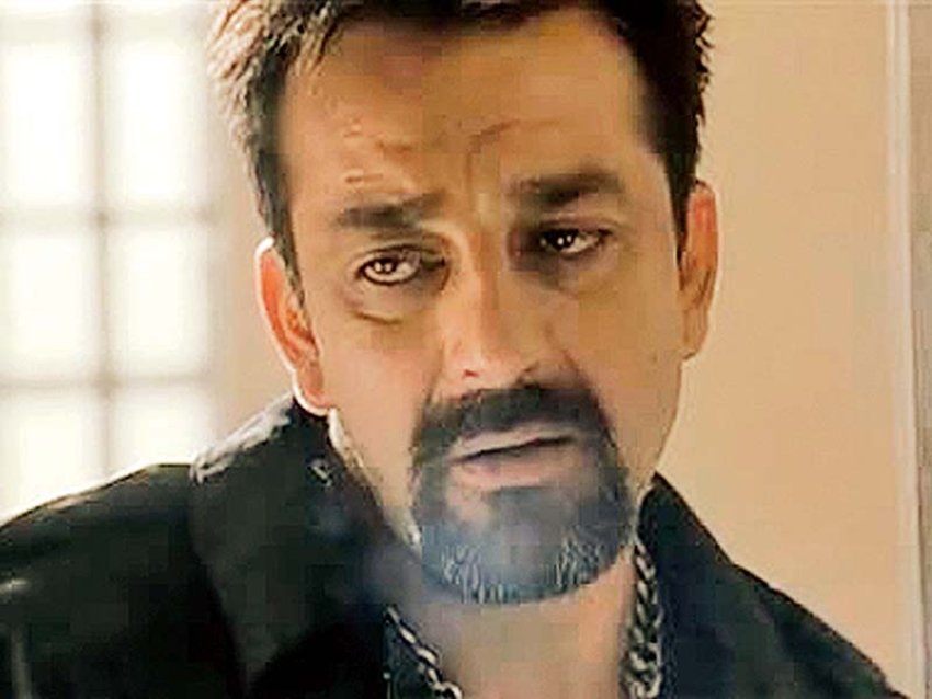 कांटे(2001) में संजय दत्त ने अज्जू नाम के चोर की भूमिका निभाई थी।