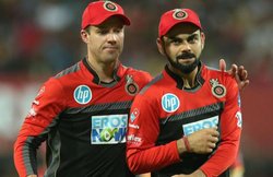 RCB ने NASA से की विराट कोहली-एबी डिविलियर्स की गेंदों को ढूंढने की अजीब मांग, लोगों ने कहा- पहले IPL Trophy तो खोज लो