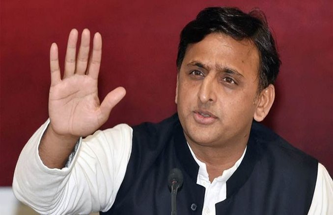 UP में एक ढोंगी बाबा क्या कम थे जो दूसरे भी प्रवचन देने आ गए, CM योगी व अमित शाह पर सपा सुप्रीमो का तंज