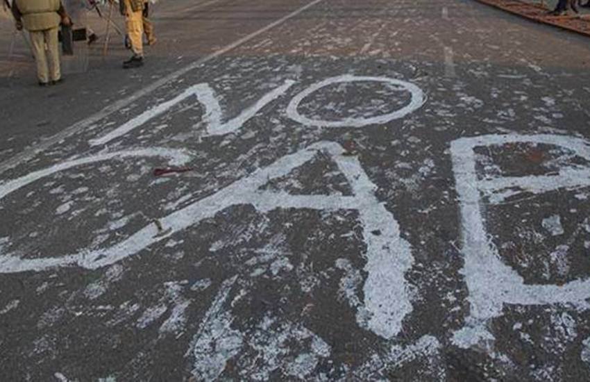 छात्र ने इलाके में धारा 133 लागू होने के बावजूद, छात्रों से कानून के विरोध में प्रदर्शन करने के लिए परिसर में एकट्ठा होने के लिए एक पोस्‍टर भी अपने पोस्‍ट के साथ शेयर किया था।