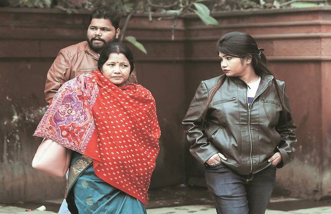पुलिस ने सभी दुकानें कराईं बंद