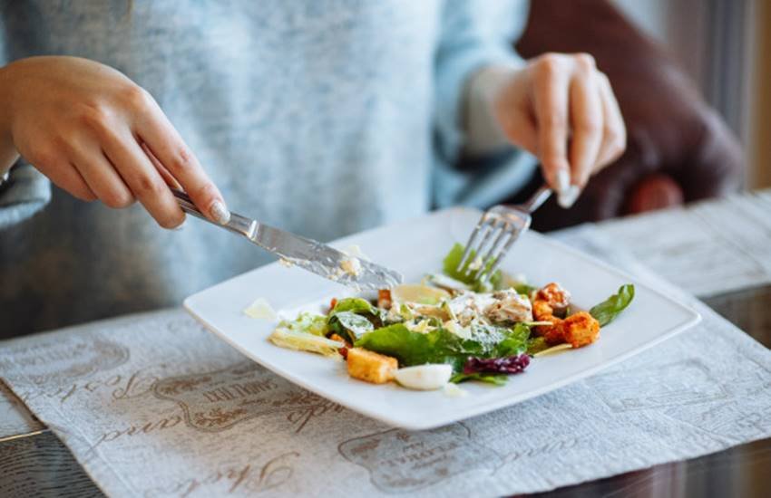 Health News, Health News in Hindi, Effects of Eating Too Fast, Health Risks of Eating Fast, Risks of Eating Fast in Hindi, risks of eating too fast, health risks of eating too fast, statistics of health risks from eating fast food, risks of eating too much fast food, eating too fast indigestion, eating too fast pain, eating too fast nausea