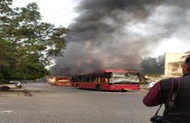 CAA, citizen amendment act, delhi news, jamia millia university student, student protest, set ablaze in three buses, metro station, delhi police, delhi traffic police, india news, india news in hindi,