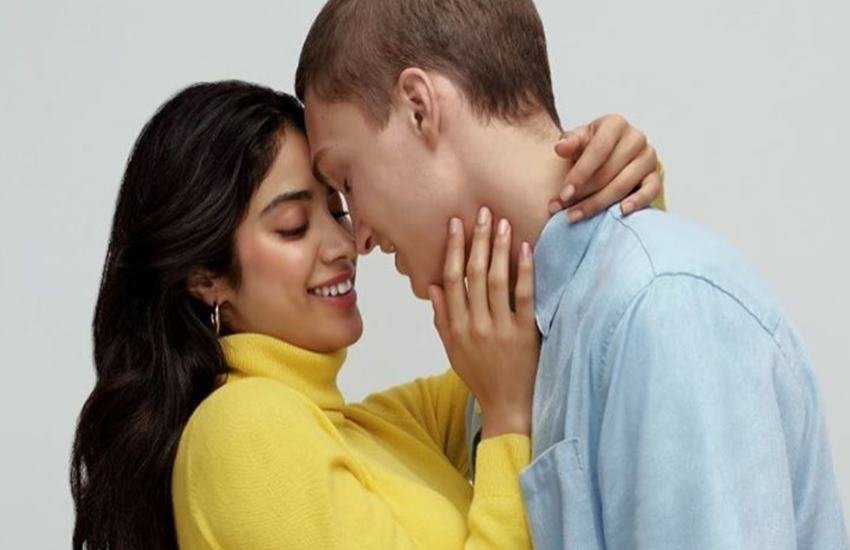 Janhvi Kapoor, Janhvi Kapoor Hot Pictures, Janhvi Kapoor HD Photos, Janhvi Kapoor Fans Get Insecure, Janhvi Kapoor Romancing White Man, Fans Reacts on Janhvi Kapoor Photo, People trolling Sridavi Daughter Janhvi Kapoor, entertainment news, bollywood news, television news