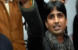 गैर बिरादरी में शादी करने से मना किया तो कपल ने लगाई फांसी, कुमार विश्वास बोले- घरवालों अब जाति धर्म लेकर चाटो