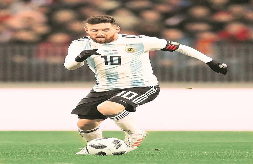 होड़ शुरू हुई 2008 में जब रोनाल्डो पहली बार बैलोन डी ओर गोल्डन बॉल जीतने में सफल रहे।