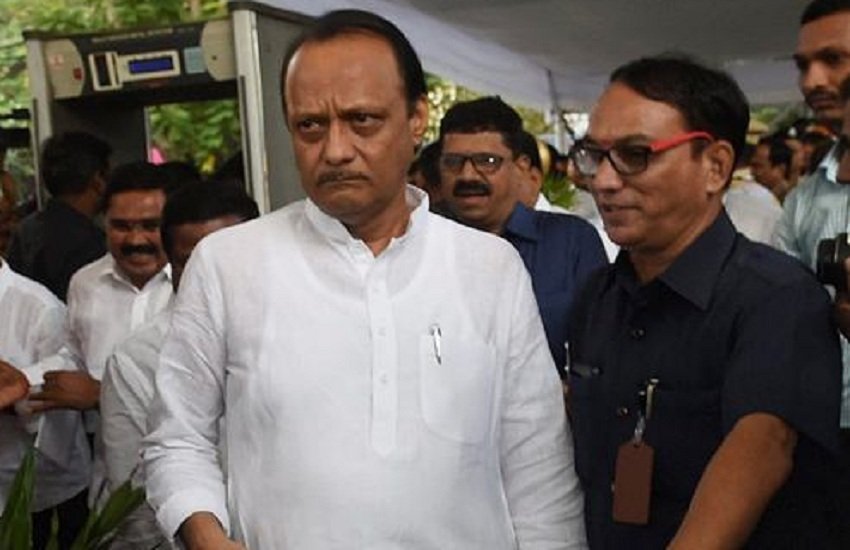 वदर्भ सिंचाई घोटाला मामले में अजित पवार को एसीबी ने दी क्लीन चिट। (PTI Photo/Shashank Parade)
