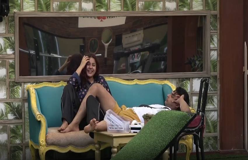 Shahnaz gill, Siddharth Enter bigg boss house, Bigg Boss 13, Sidharth Shukla, Rashami Desai, Hindustani Bhau, paras chhabra, Rashmi Siddharth, Paras Chhabra, Devoleena Bhattacharjee