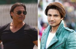 अली जफर से भिड़ गए शोएब अख्तर, कहा- तू टाइम और जगह बता और फिर एक बॉल टच करके दिखा