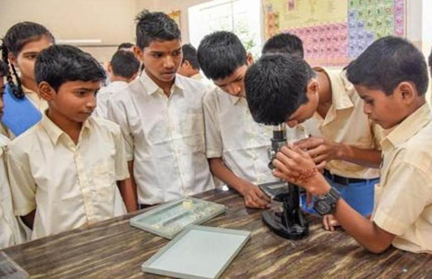 विभाग का कहना है कि कोई भी फैसला लेते ही छात्रों तथा अभिभावकों को इसके संबंध में सूचना जारी कर दी जाएगी। 