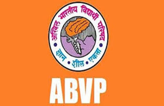 ABVP कार्यकर्ताओं ने CAA के समर्थन में निकाला मार्च, तीन की जगह चार पट्टियों वाला पकड़ा था झंडा, हुआ विवाद