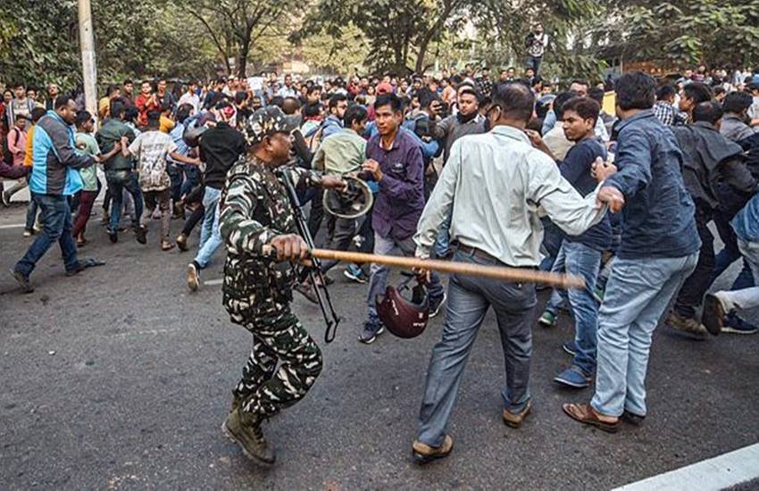 CAB, citizenship amendment bill, Assam, curfew in Guwahati, protests against Citizenship (Amendment) Bill, Chief Minister Sarbananda Sonowal, Prime Minister Narendra Modi, Tinsukia, Jorhat and Dibrugarh, india news, Hindi news, news in Hindi, latest news, today news in Hindi