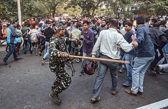 CAB का विरोध: कर्फ्यू के बावजूद असम में सड़कों पर उतरे लोग, बोले- हम मर रहे हैं, जिंदा रहने के लिए निकले हैं